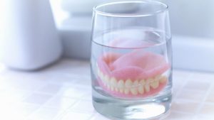 نظافت و پاکیزگی پروتز دندان